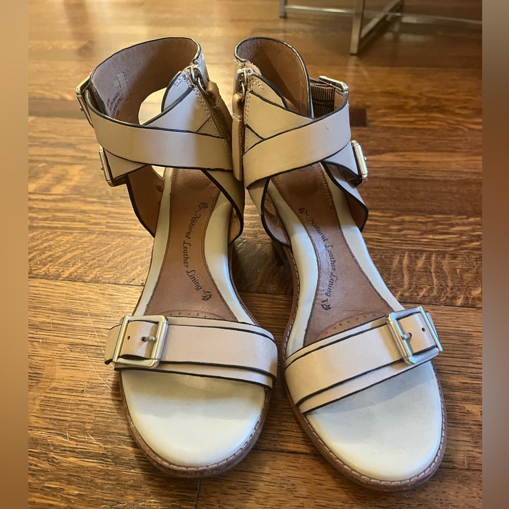 Sofft cream heels size 8!!